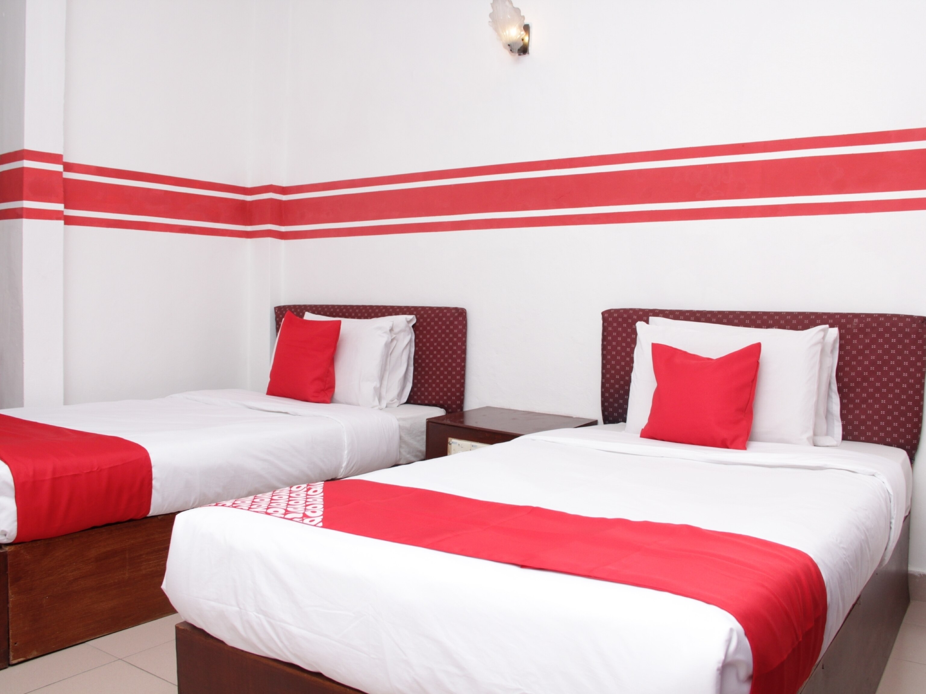 Super OYO 1173 Mandyrin Hotel - Tap to explore photos