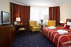 ThePlanet Sarpanch Hotel, Guna