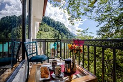 Eden Oaks, Manali