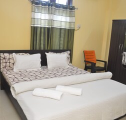 Deluxe Double Room (AC)