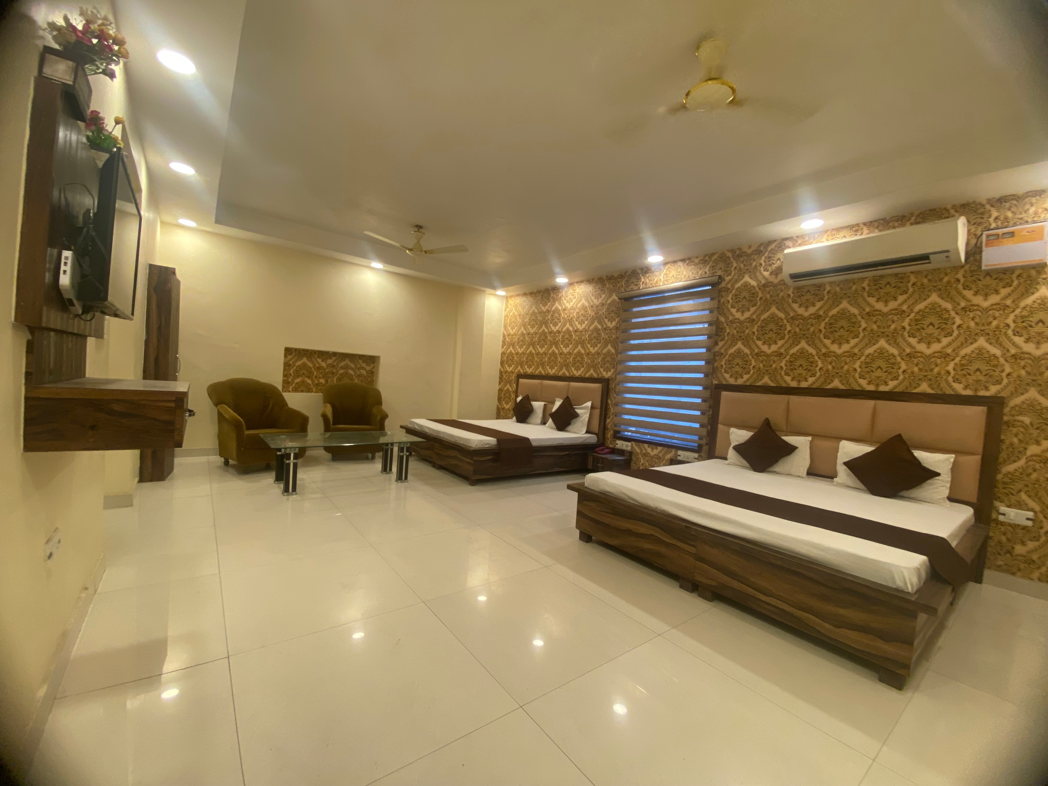 Hotel SK Paradise - 50 Meter From Golden Temple - Tap to explore photos