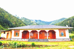 Anandavanam Homestay - near Devalsari Temple by Homeyhuts, Nag Tibba