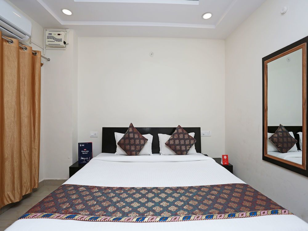 Hotel Sahu Near Kashi Vishwanath Temple Gate - Tap to explore photos