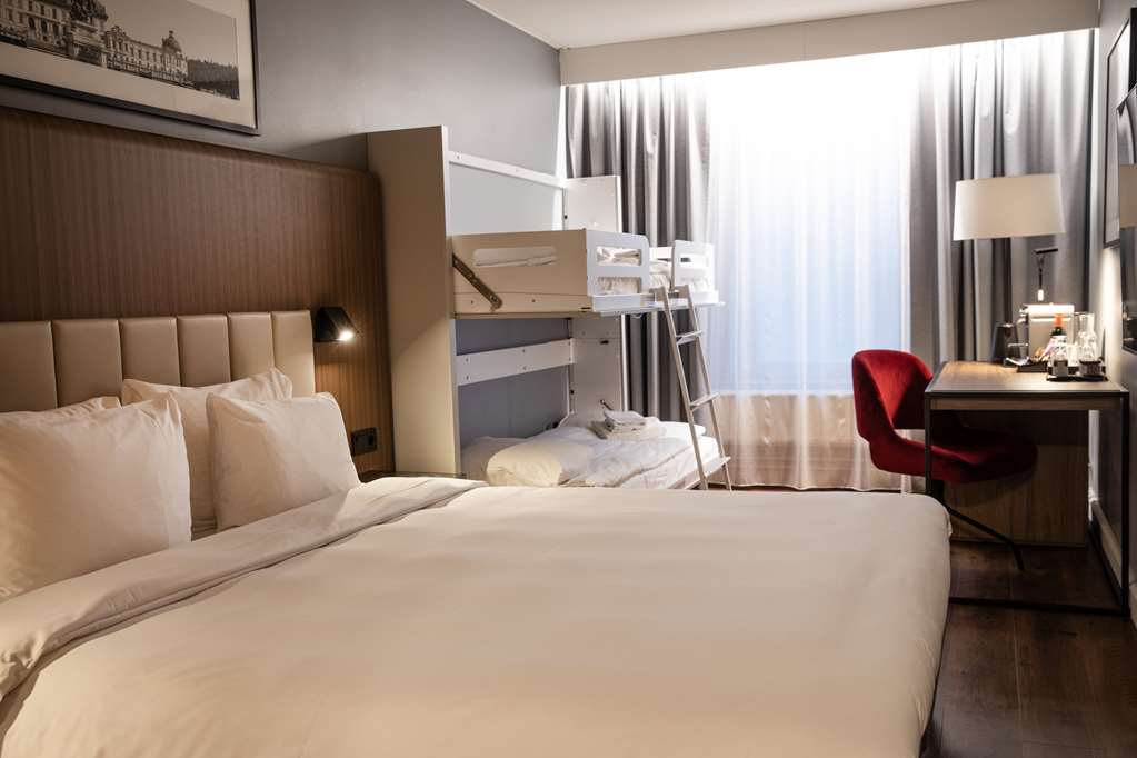 Radisson Blu Arlandia Hotel, Stockholm-Arlanda - Tap to explore photos