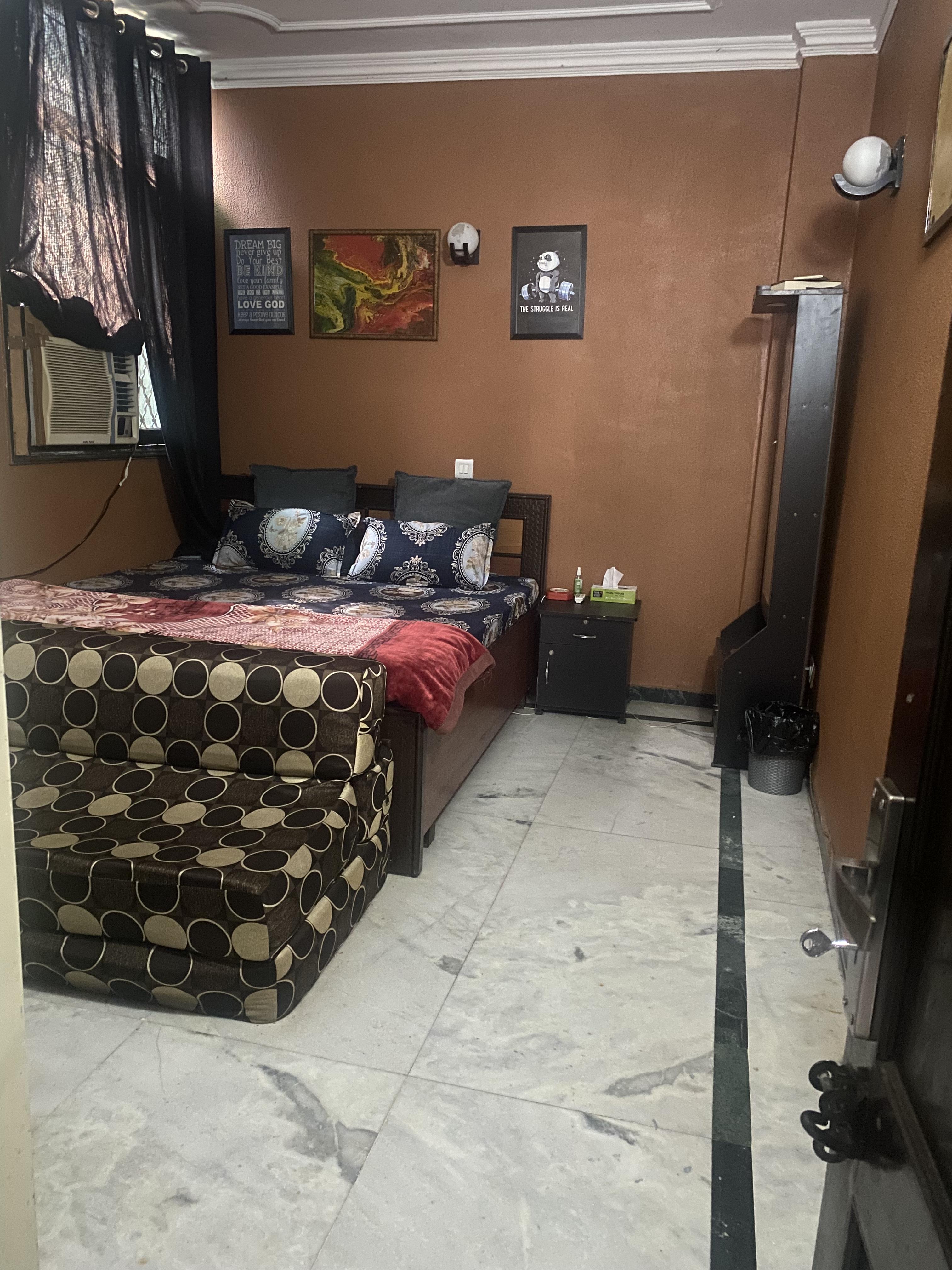 Fully Equiped Private Spacious 2 bedroom in Saket - Tap to explore photos