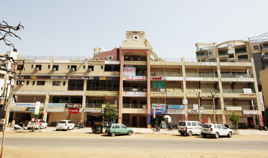 Prominent Corporate Residency Gandhinagar INR 858 OFF   3  9  0  0  