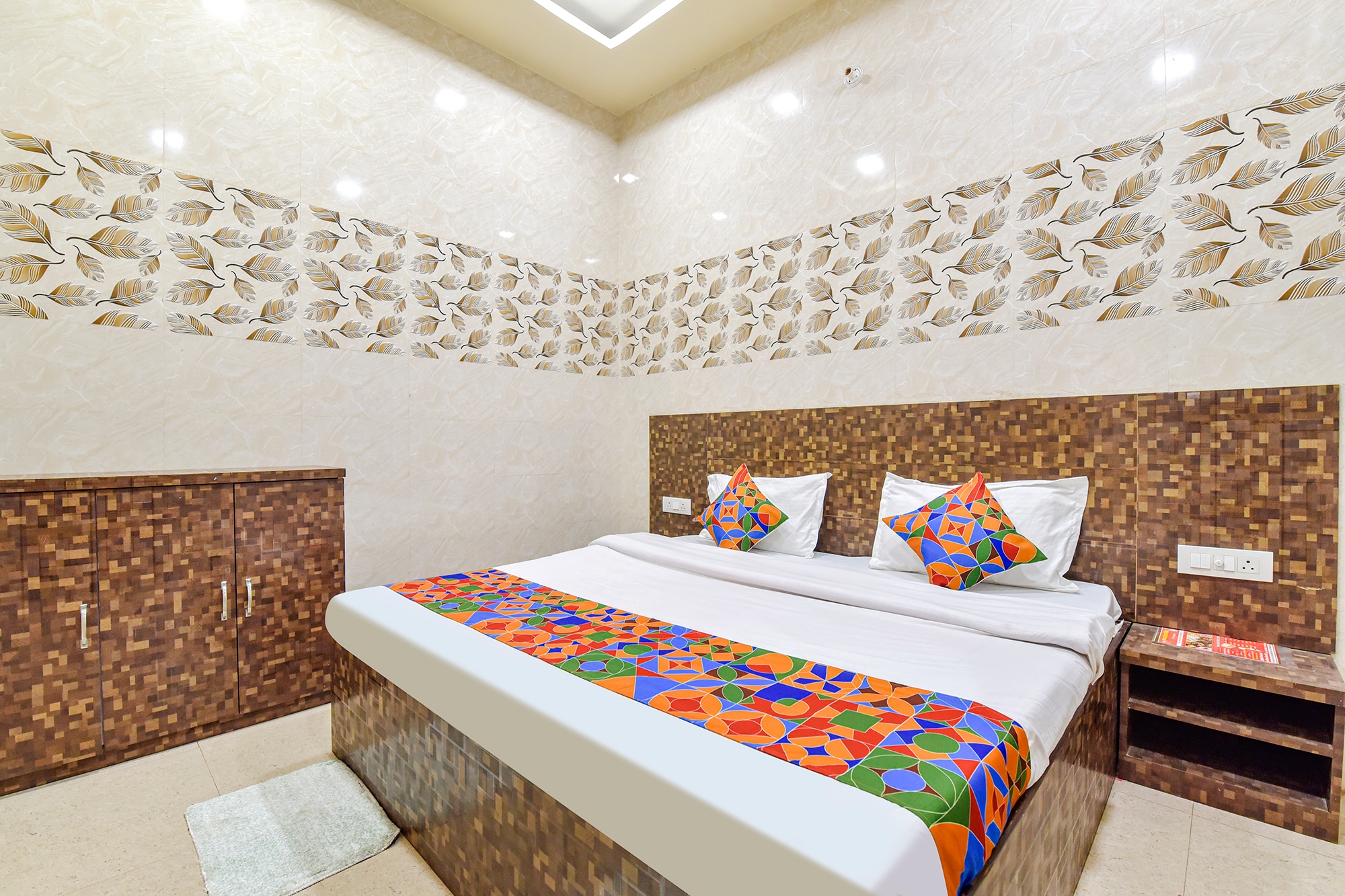 FabHotel Maa Gayatri Sadan - Nr. Pram Mandir / Shree Banke Bihari Temple - Tap to explore photos