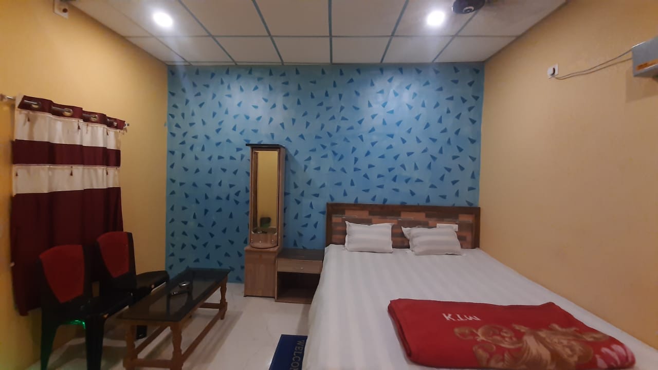 Aahar Guest House - Tap to explore photos