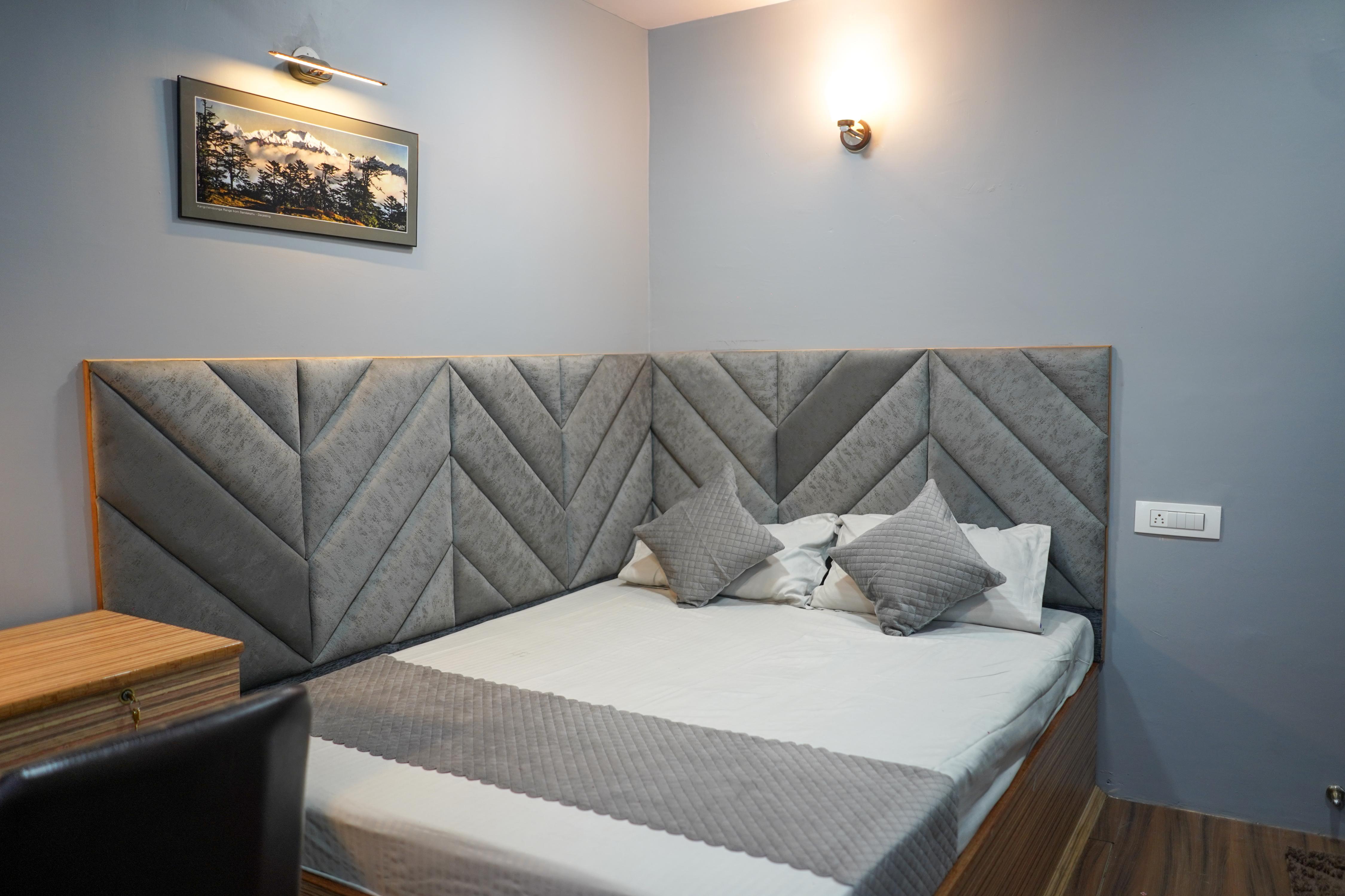 3BHK MOUNTAIN SOULS SERVICE APARTMENT - Tap to explore photos