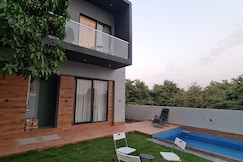 Riverside villa Manor, Palghar