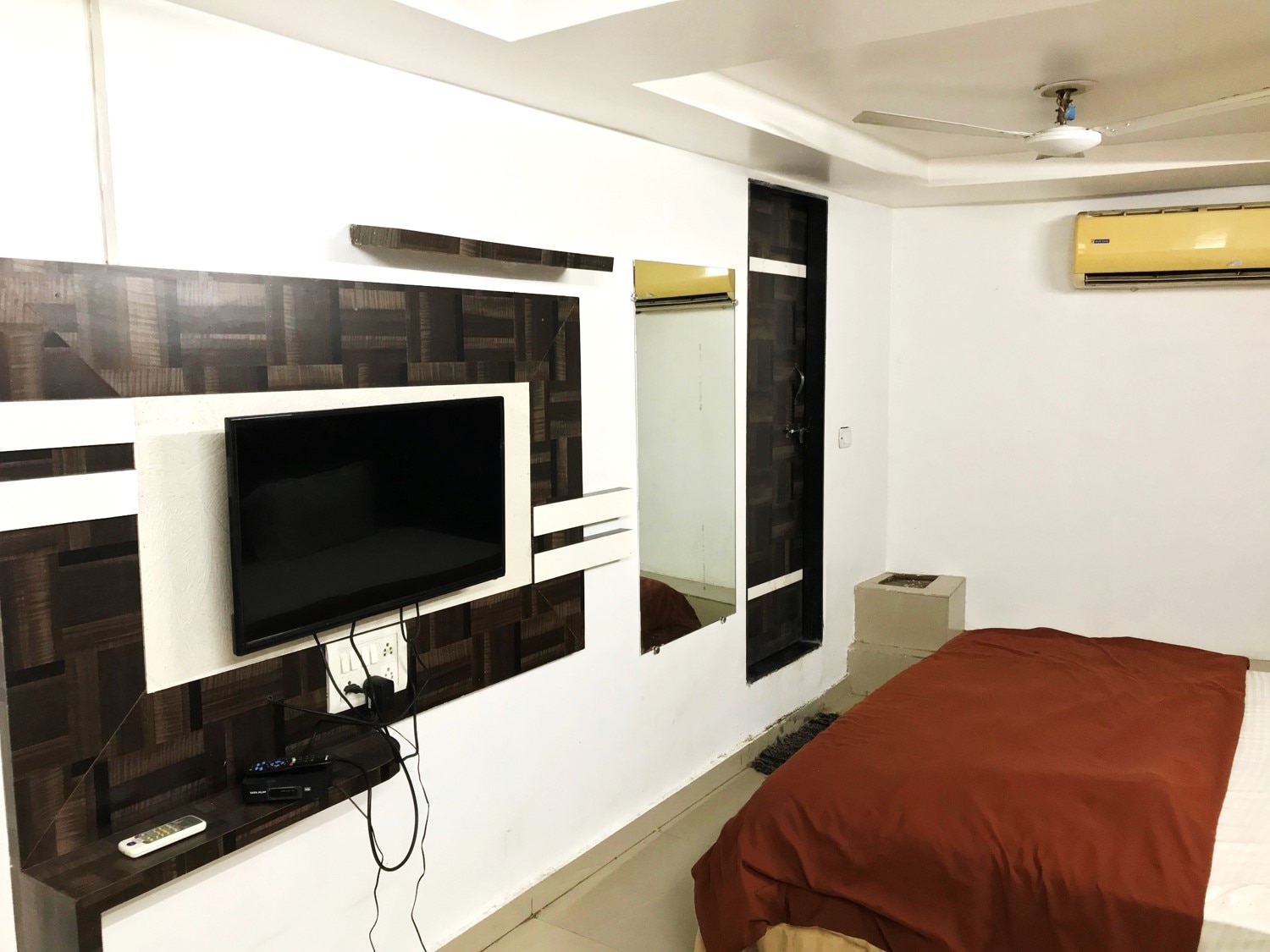 Hotel Gujarat - Tap to explore photos