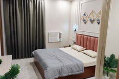 Travellers Habitat 1BHK with Balcony DLF Phase 3, Gurgaon