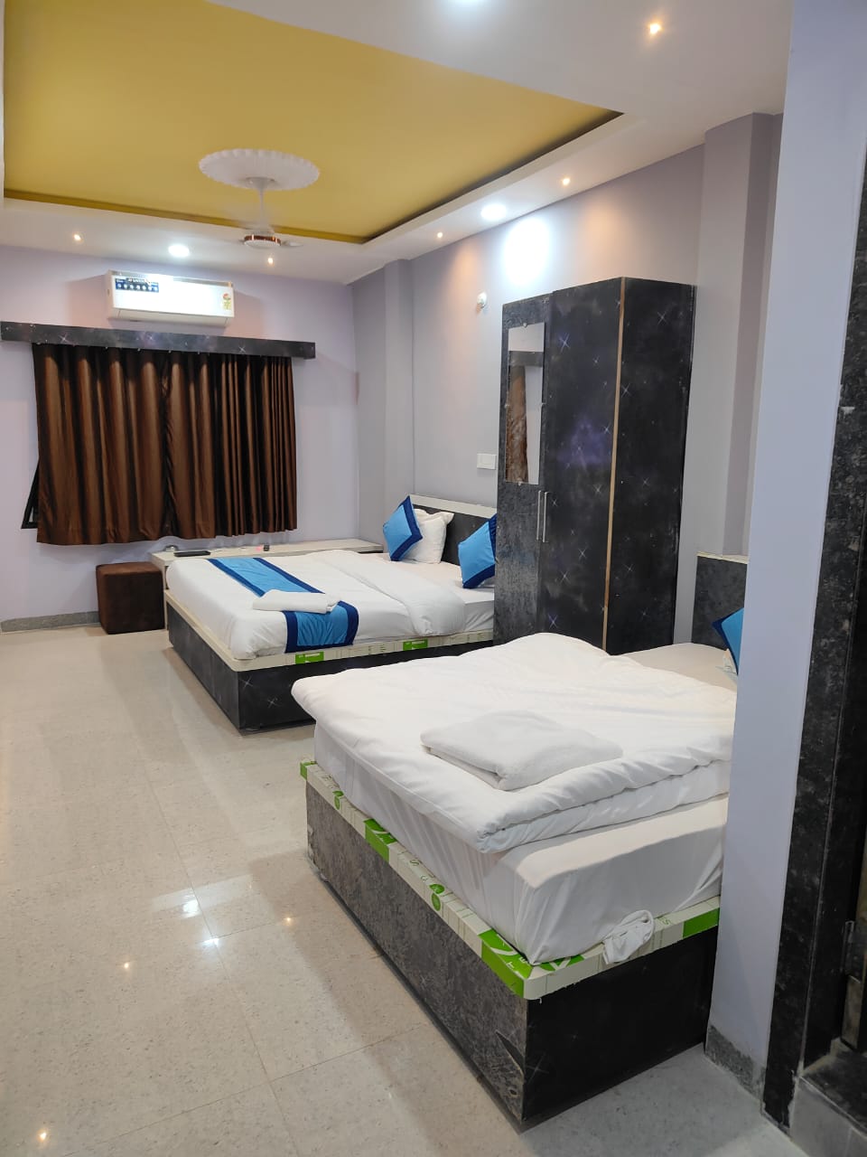 Hotel Red Ba Suhag - Tap to explore photos