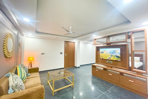 Instay 18 | 2729 Luxe 1BHK Apt