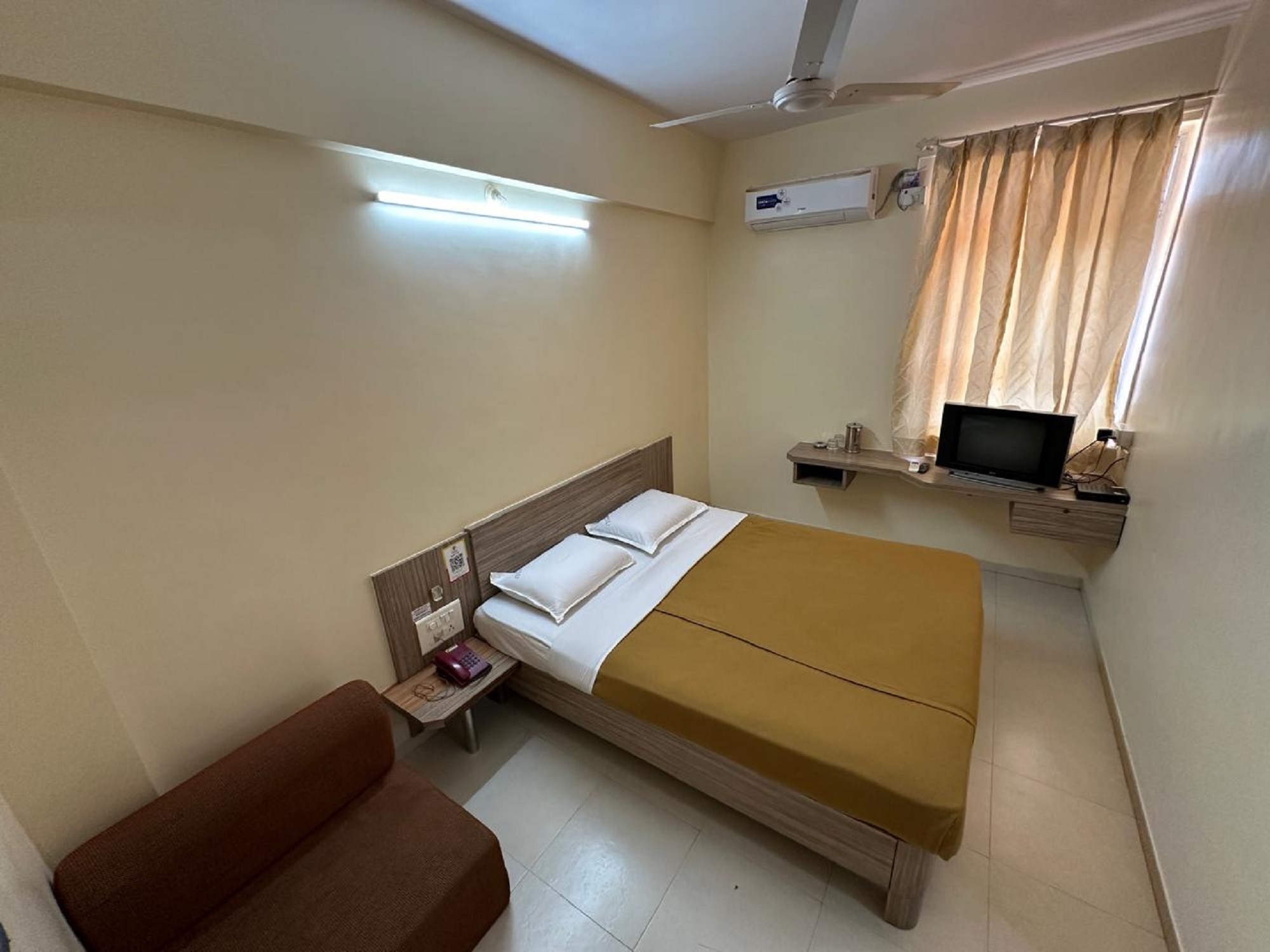 Deluxe Room Ac 1