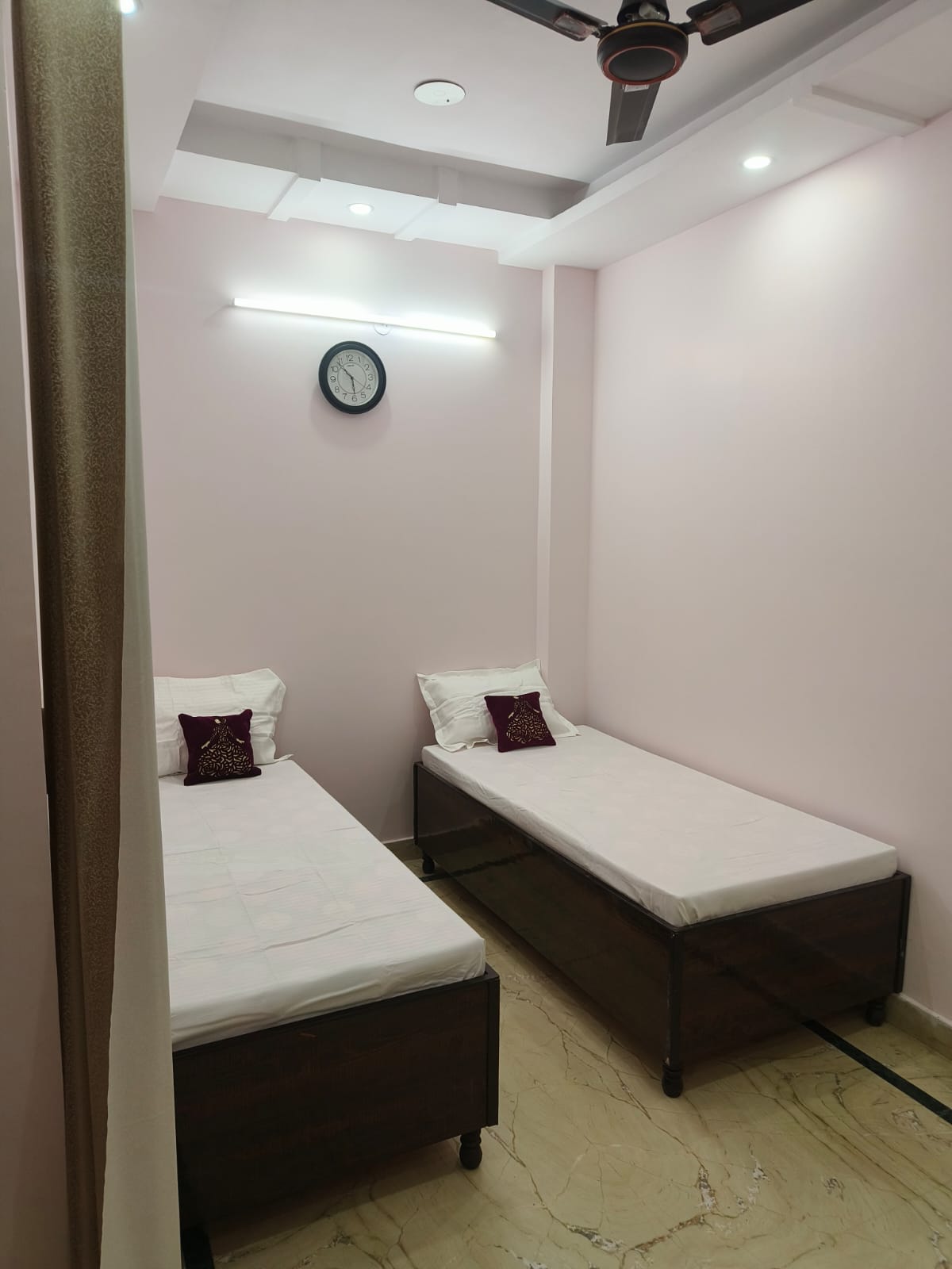 24 Rosewood Rooms PG - Tap to explore photos