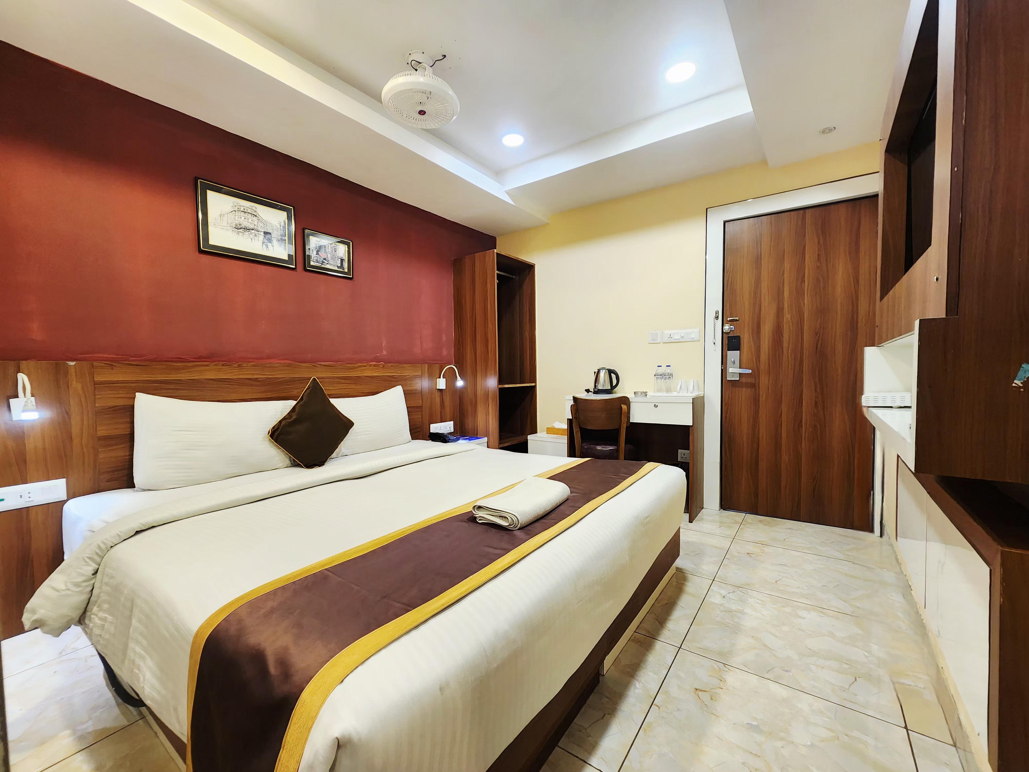 THE AVENUE HOTEL@Ballygunge - Tap to explore photos