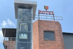 Yam Hotel, Pathanapuram