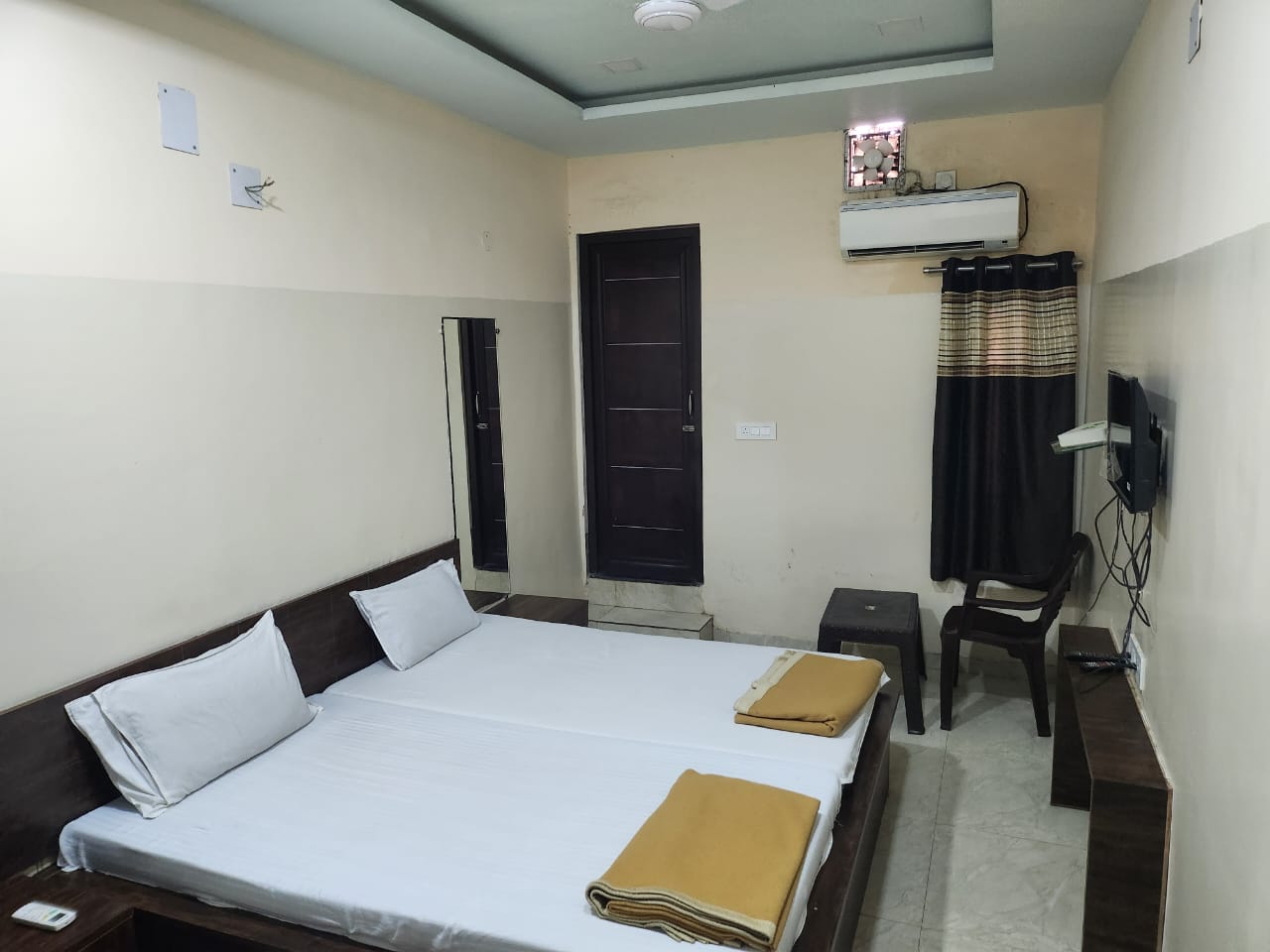 Shyam Hotel - Tap to explore photos