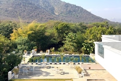 Devraj Villa | Rooms & Restaurant, Udaipur