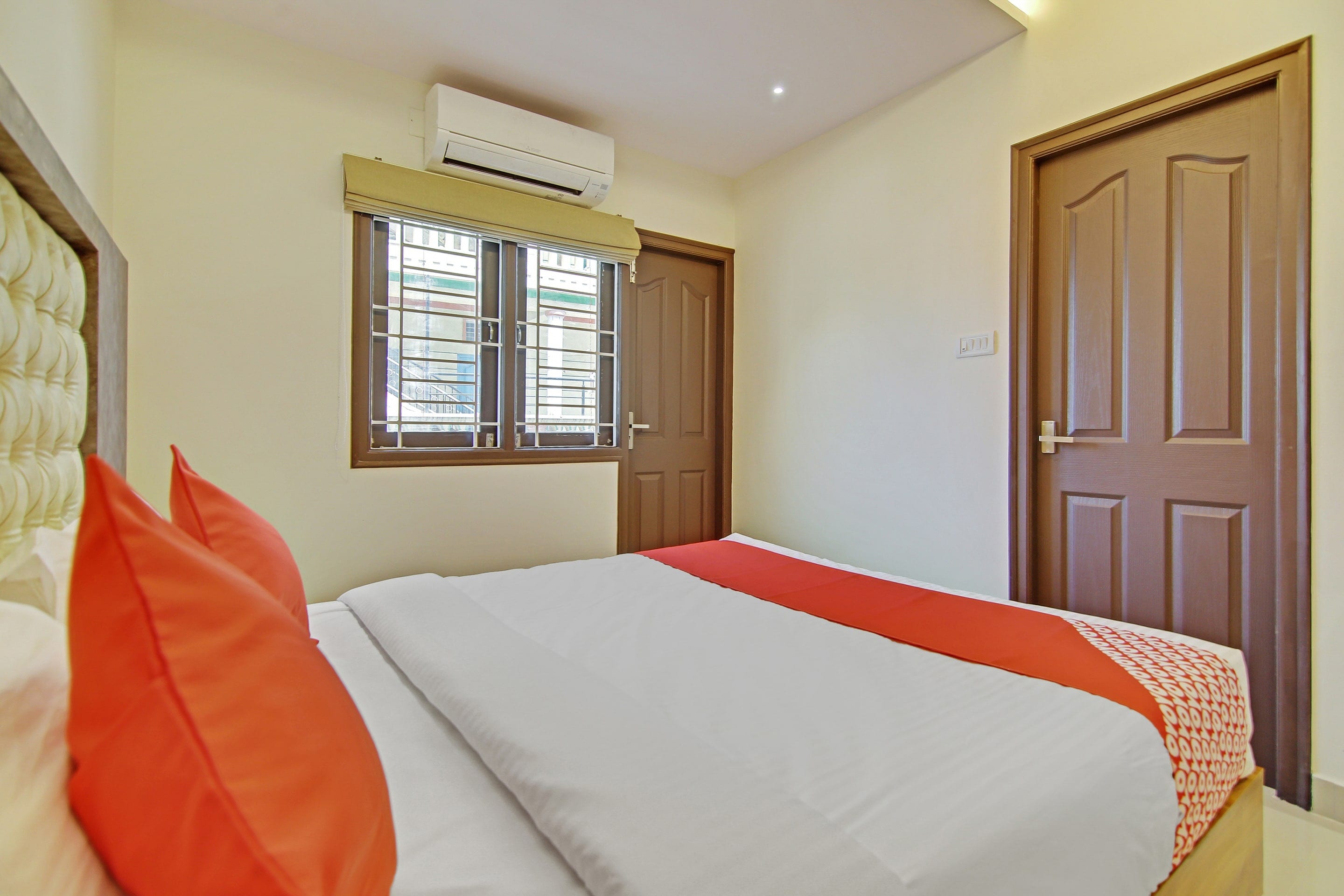 Super Collection O Withinn Hotel - Tap to explore photos