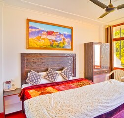 Deluxe Valley View Room