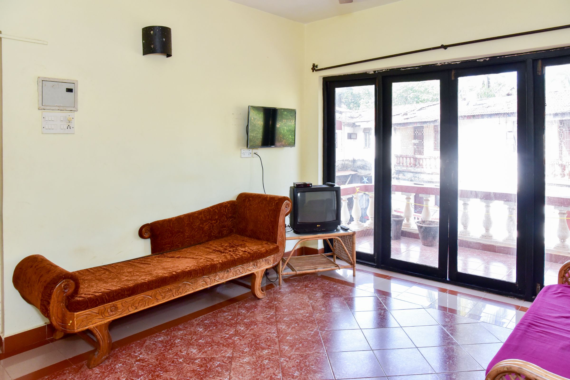 STUDIO APARTMENT AT CALANGUTE - Tap to explore photos