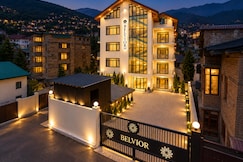 Hotel Belvior Estate (8mins drive to Dal Lake - Kashmir), Srinagar