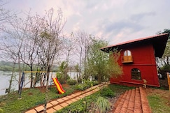 Kingsden Island Resort, Mahad