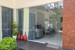 Entire Home Kitchen Free Breakfast, Mahe