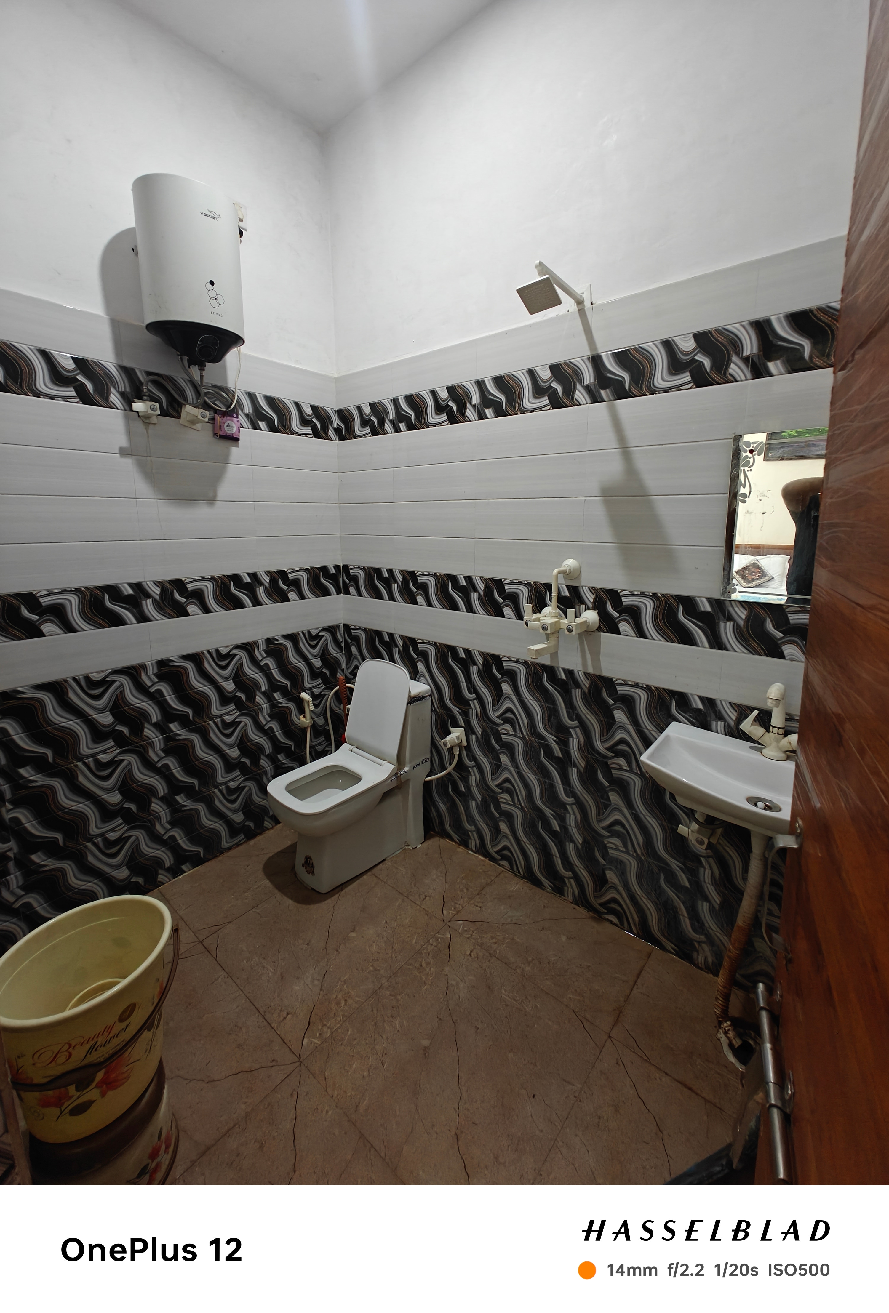 Radhe Shyam Niketan Hotel - Tap to explore photos