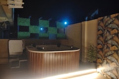 Commute Easy Family friendly Private Jacuzzi, Lonavala