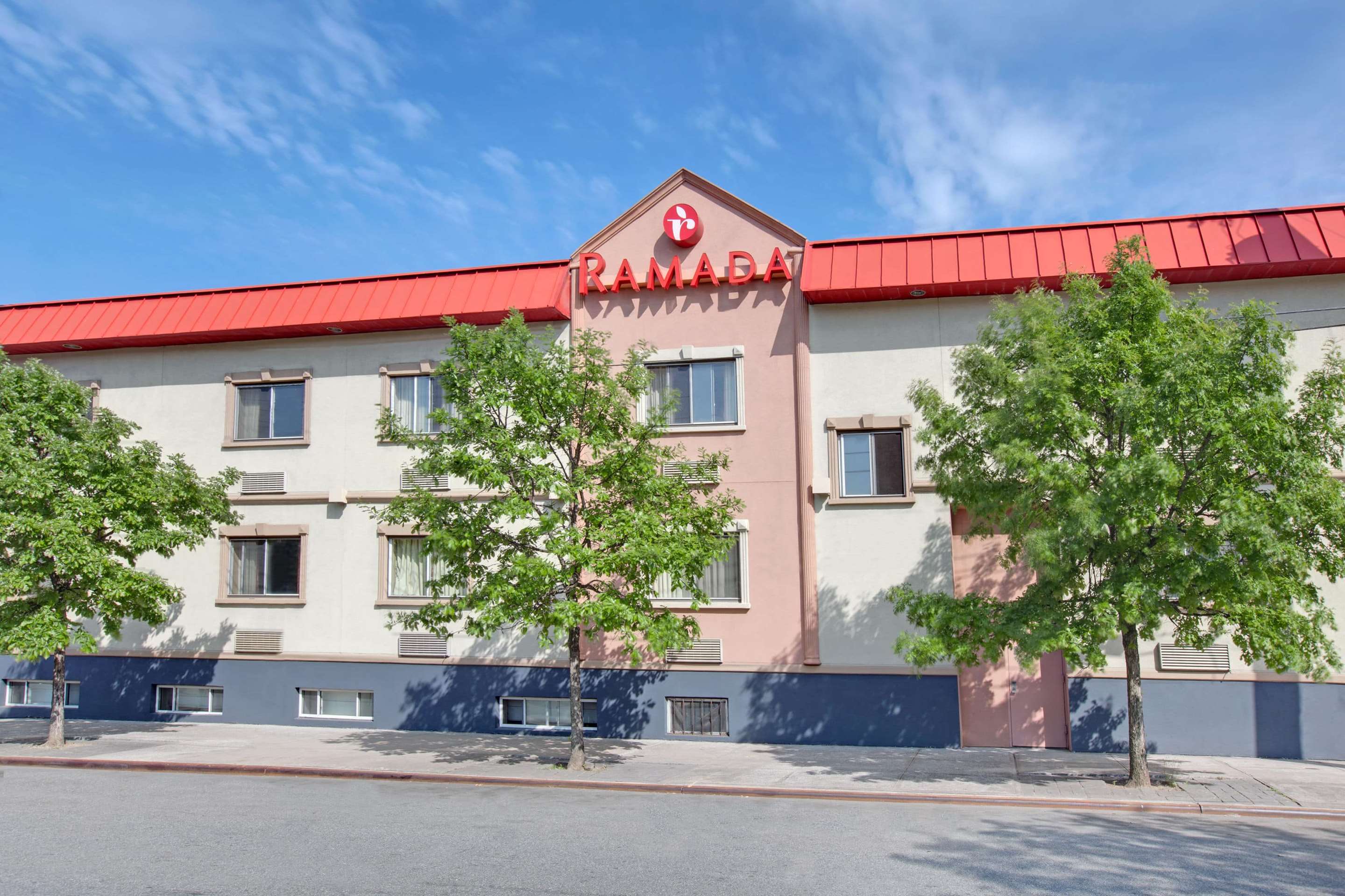 Ramada by Wyndham Bronx - Tap to explore photos