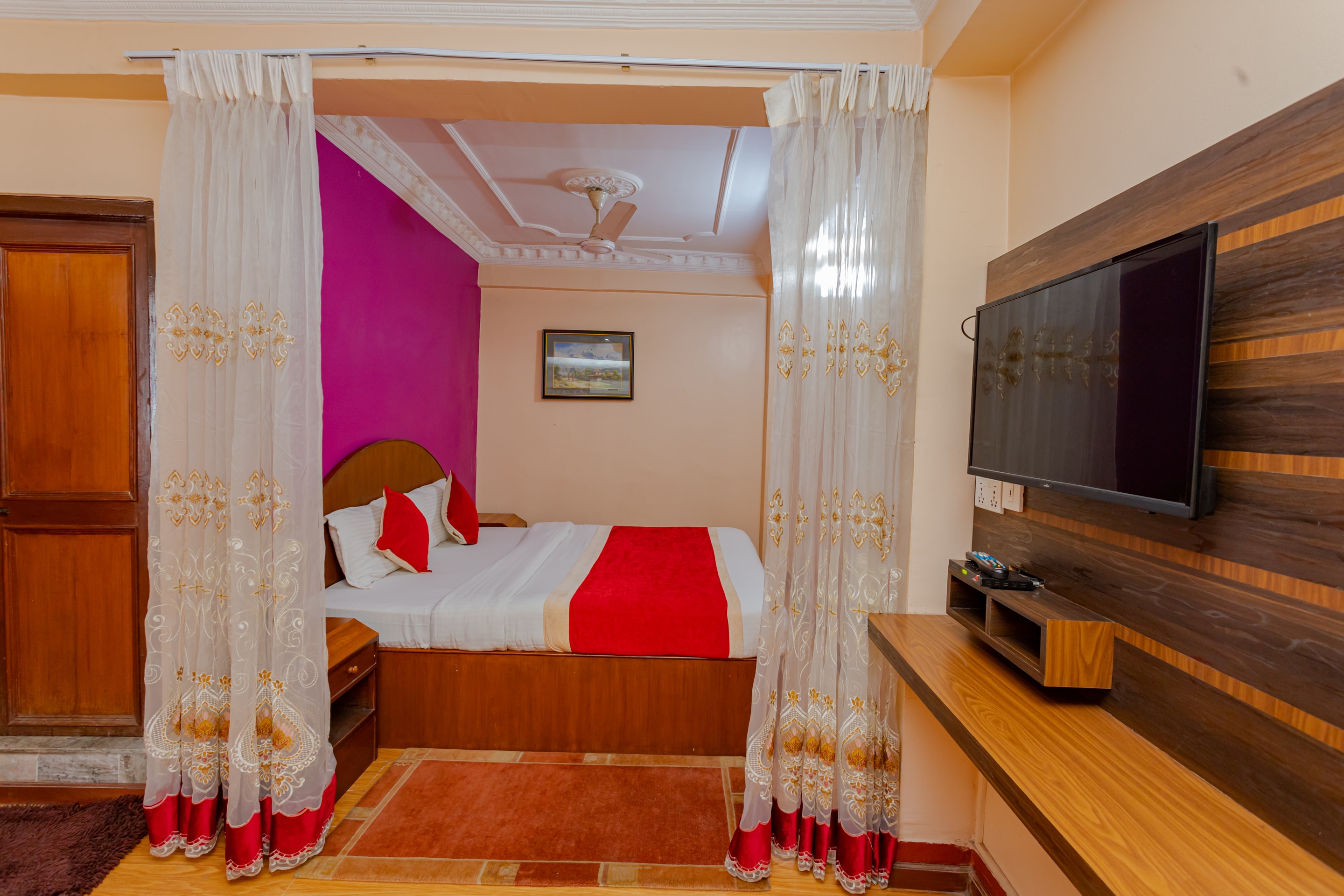 OYO 804 Hotel Brihaspati - Tap to explore photos