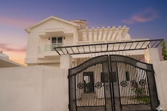 White House, Farooq Nagar