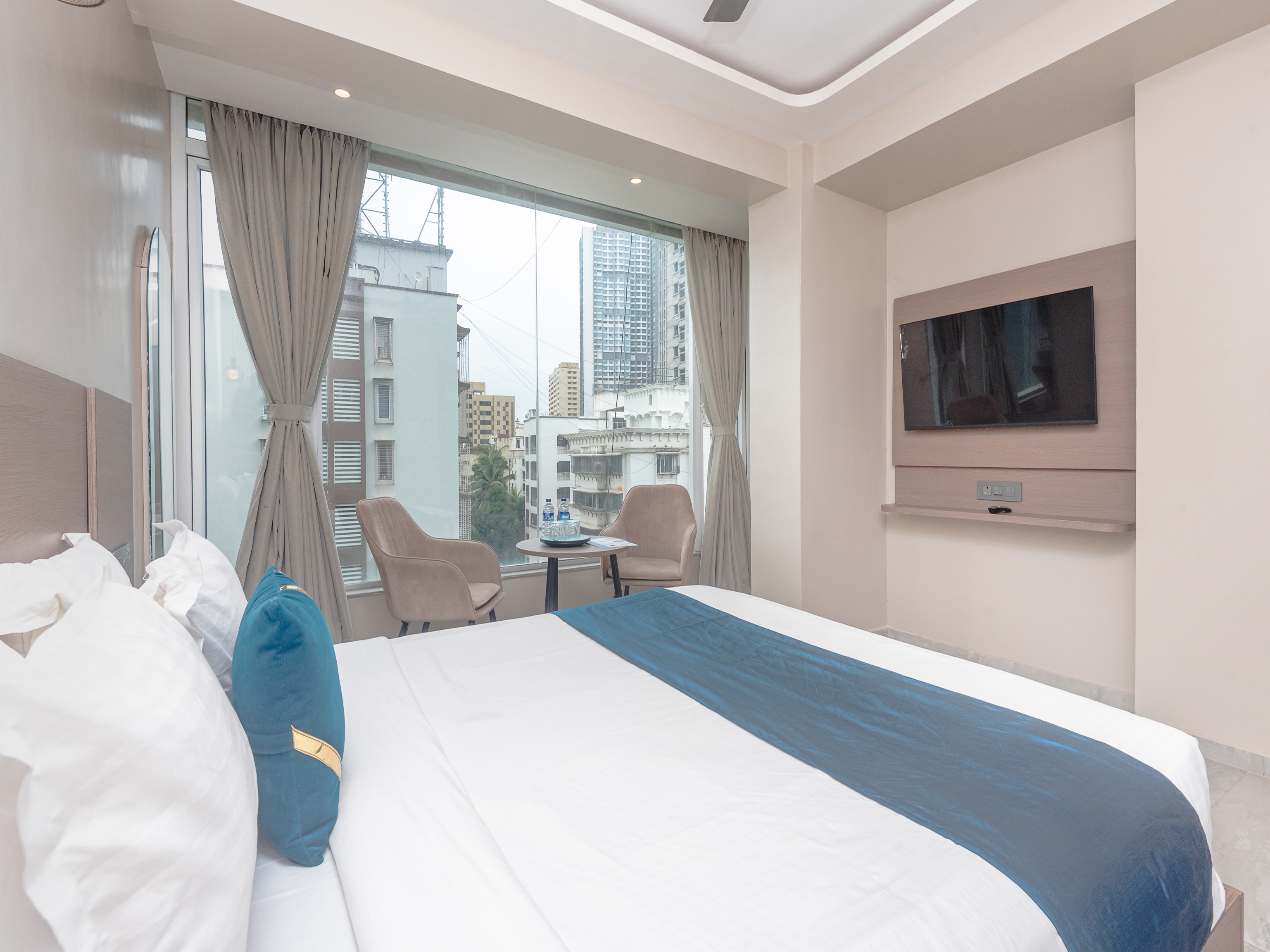 Hotel Aura Near Malad Link Road