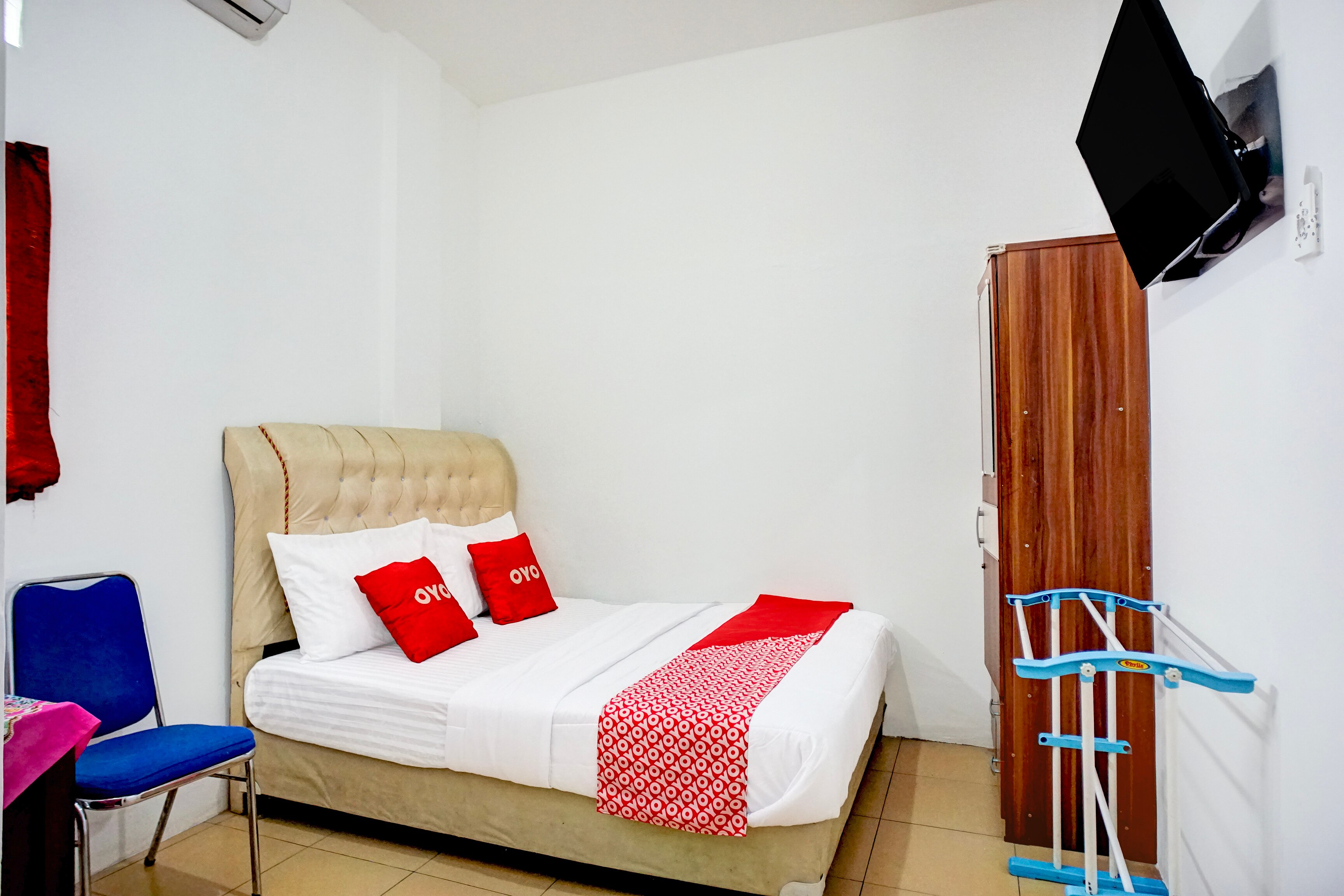 OYO 94581 Surya Residence Medan - Tap to explore photos