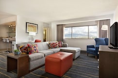 DoubleTree by Hilton Albuquerque, Apache