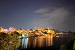 Raahgir Lake View Hostel |10 Metres from Lake Pichola, Udaipur