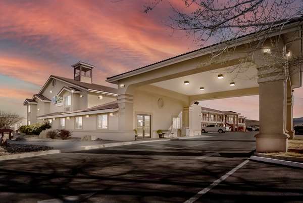 SureStay Hotel By Best Western Fernley - Tap to explore photos