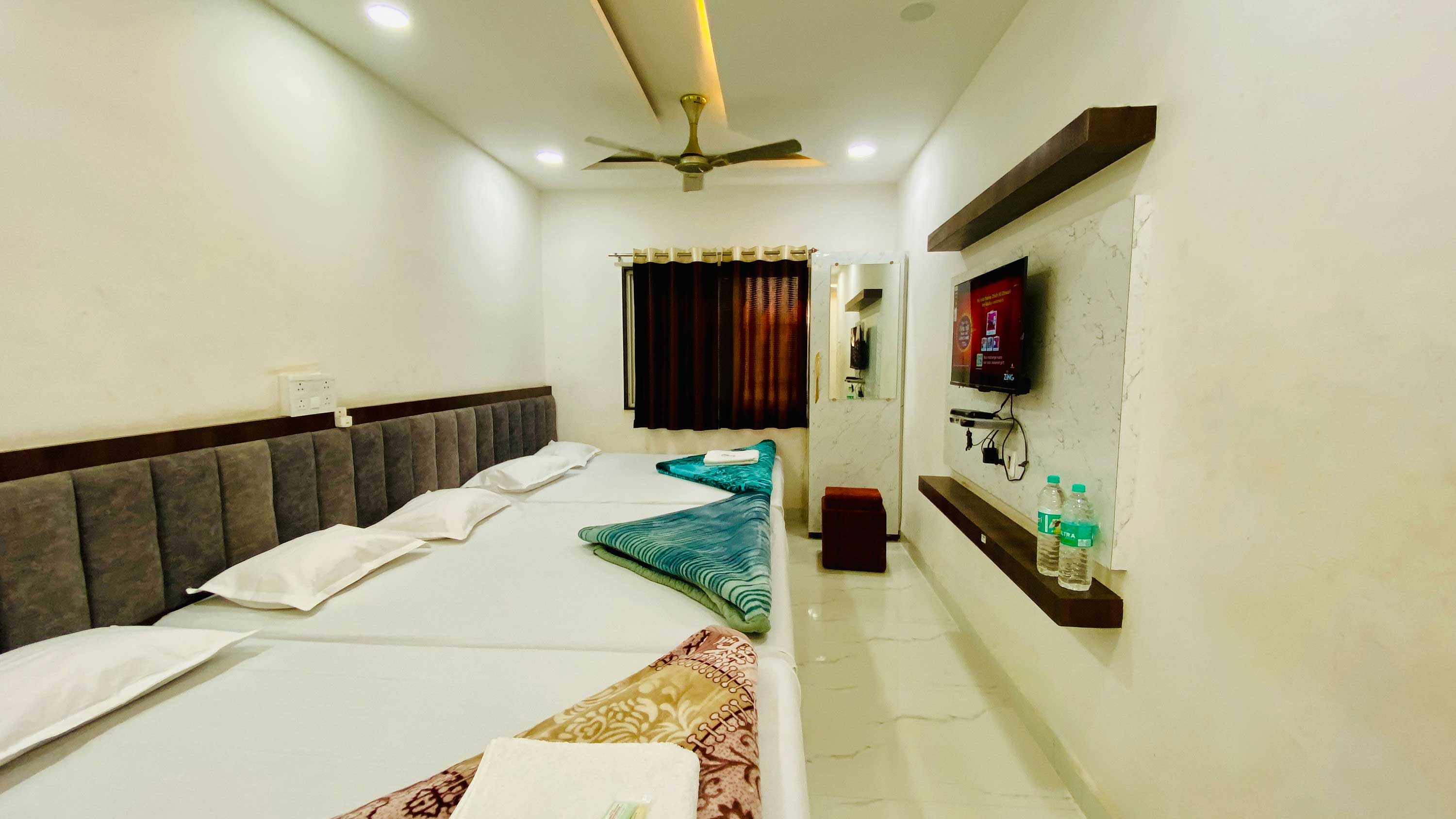 Hotel Shree Shyam Sharnam - Tap to explore photos