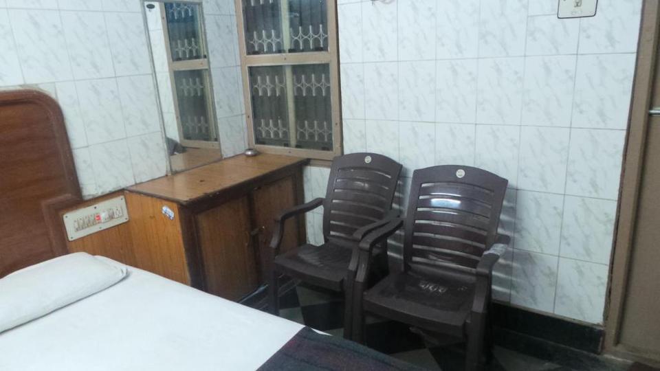 Sri Naarayana Guest Rooms - Tap to explore photos
