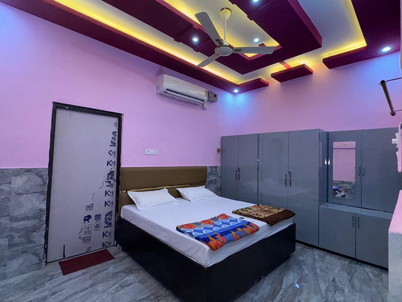 Shish Mahal Guest House - Tap to explore photos
