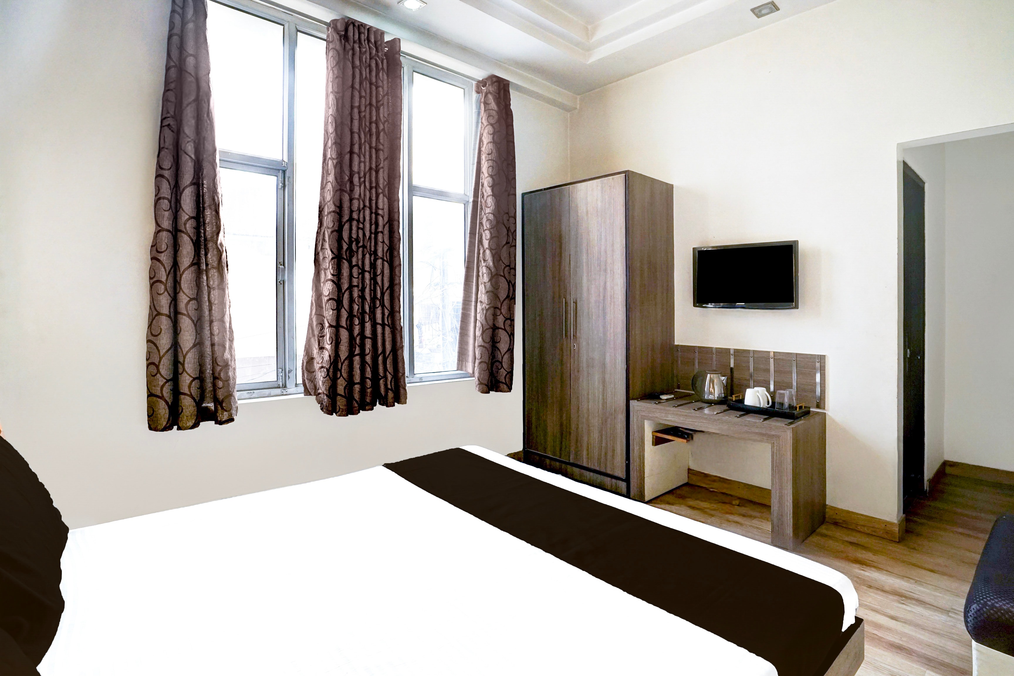 Super Collection O Banipark Formerly Arena Villas - Tap to explore photos