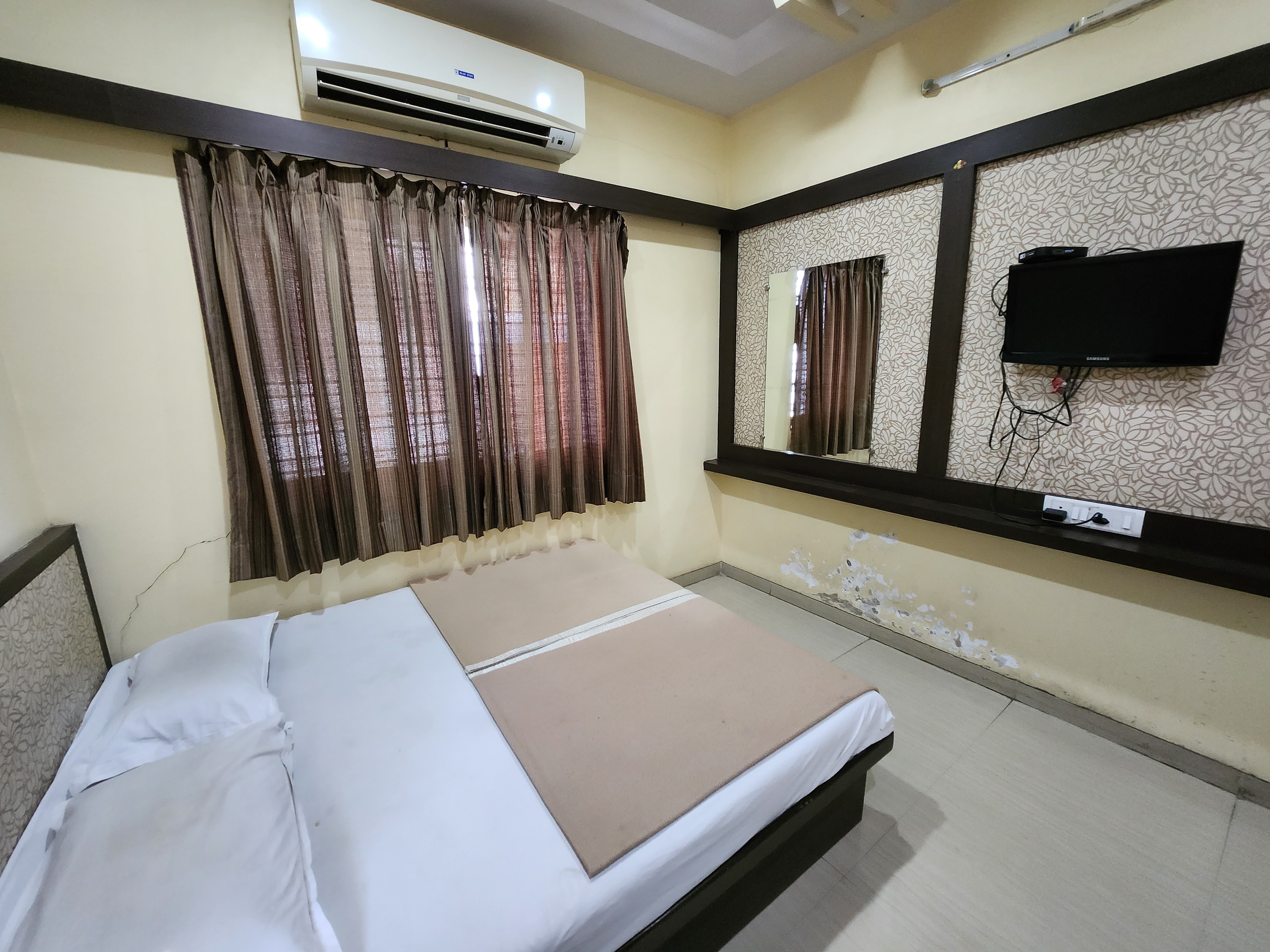 HOTEL SAI NIWAS 4