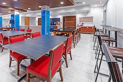 Holiday Inn Express & Suites STAFFORD NW - SUGAR LAND, Fort Bend