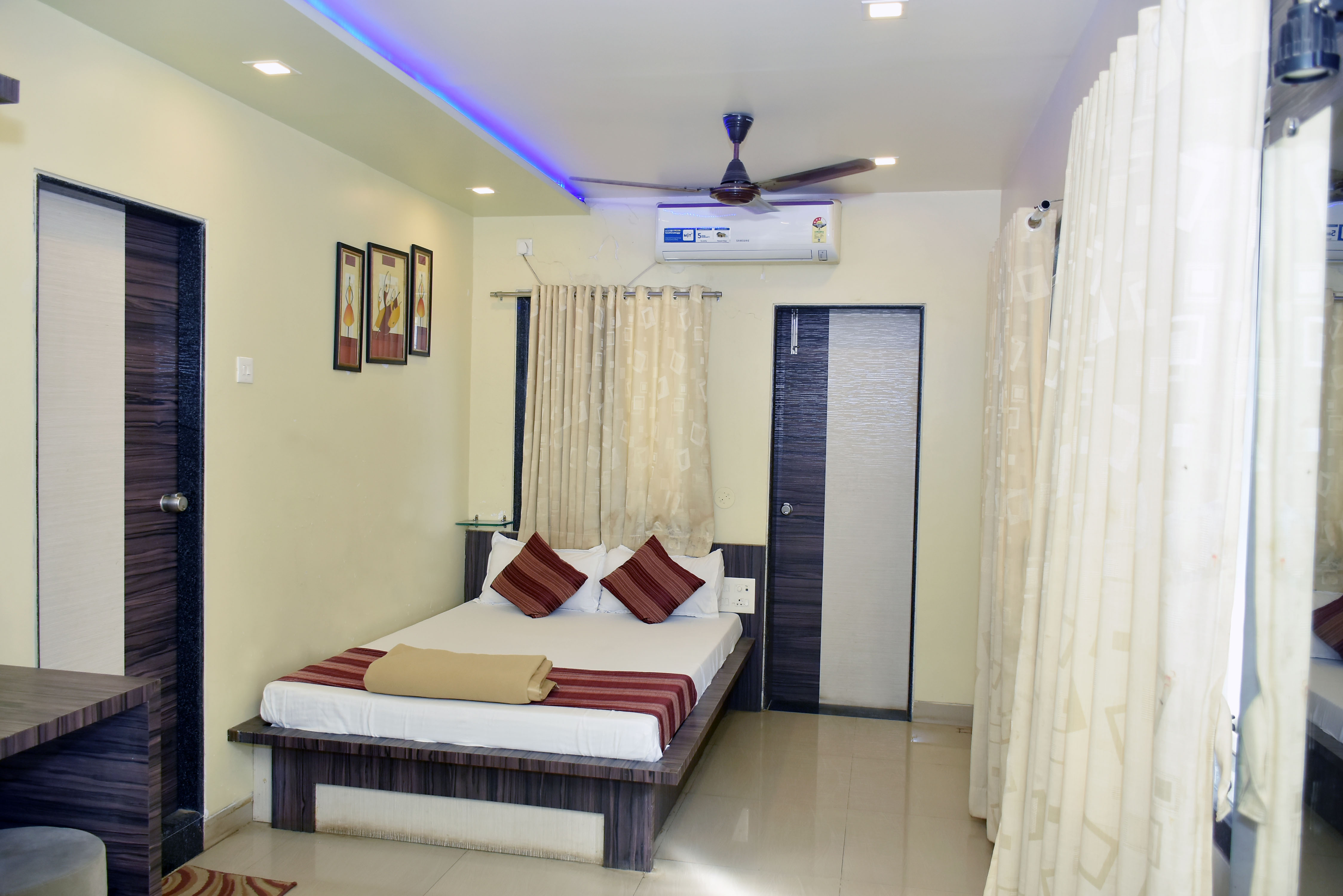 Hotel Shriniwas Executive - Tap to explore photos