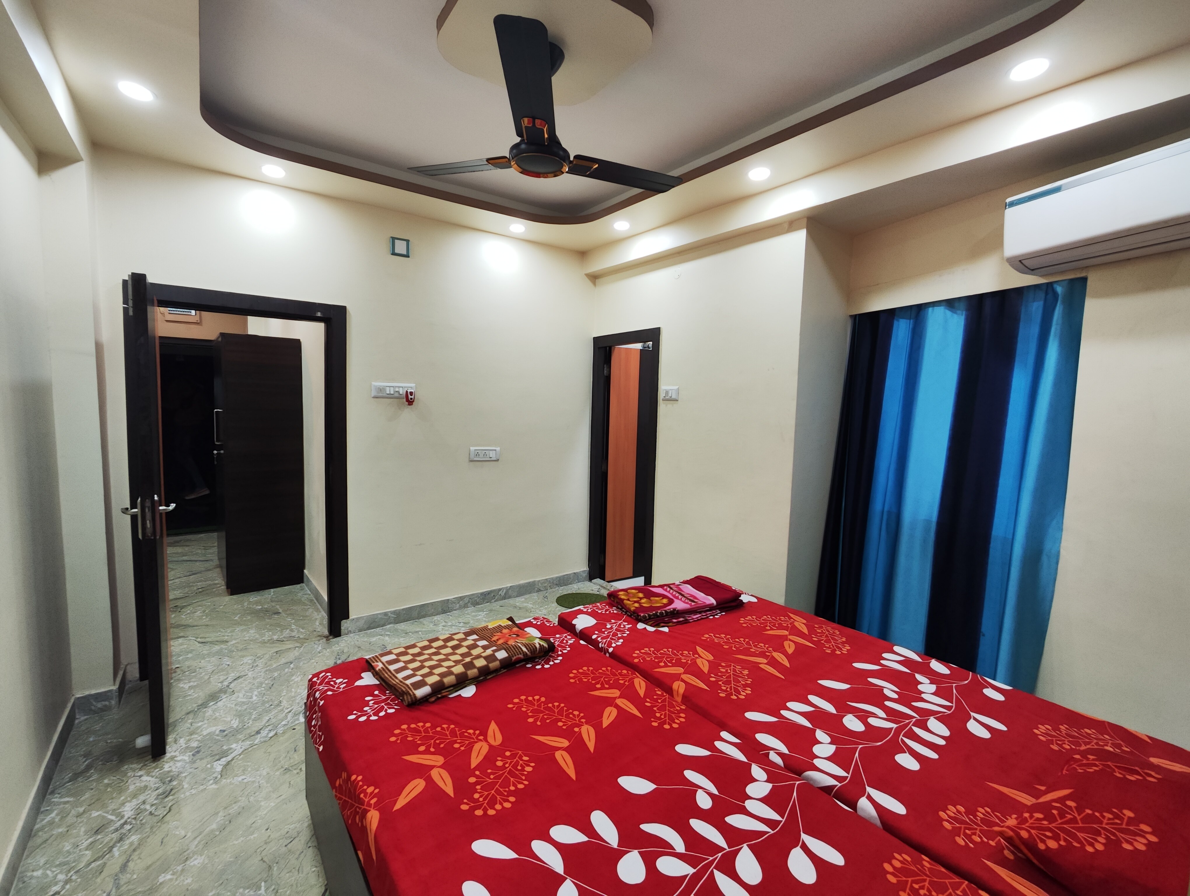 Stylish 2BHK Service Apartment Near Golpark - Tap to explore photos