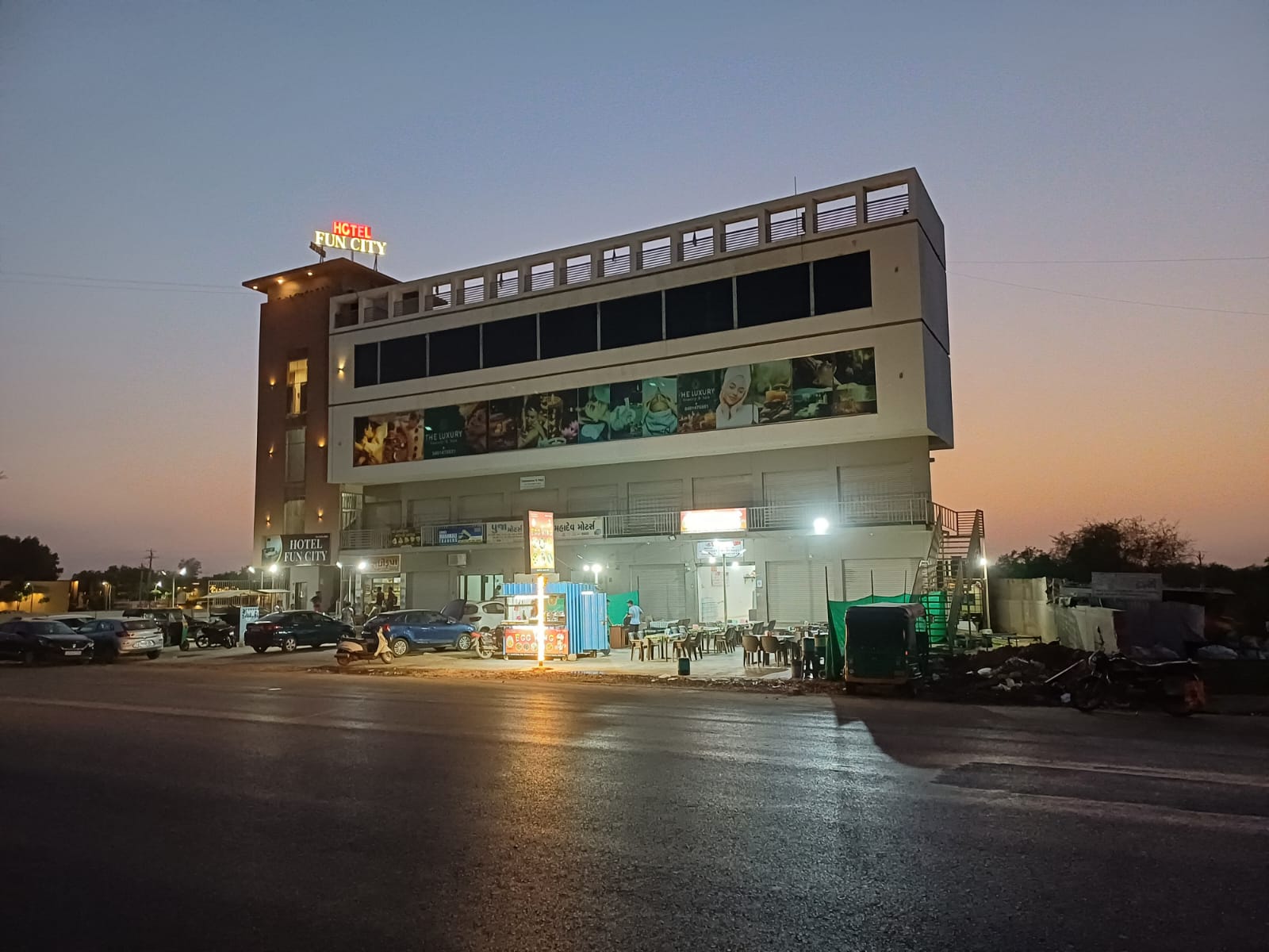Hotel Fun City Guest House - Tap to explore photos