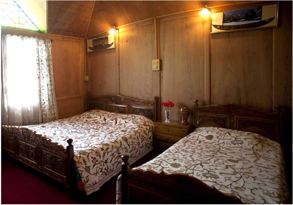 Royal Star Group Of House Boats - Tap to explore photos